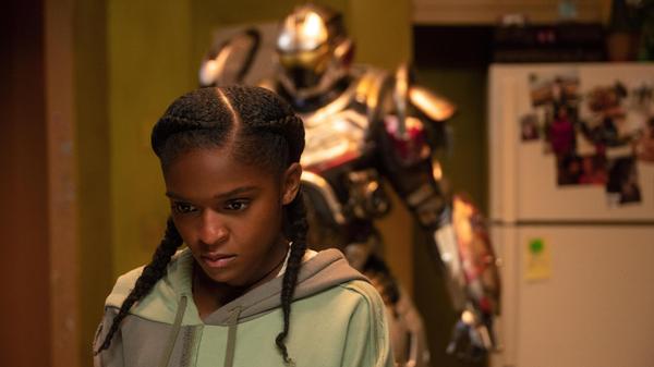 Neues aus dem schier unendlich großen Marvel-Universum. In der Serie "Ironheart", die am 25. Juni bei Disney+ an den Start geht, versucht Erfinderin Riri (Dominique Thorne) einen Iron Man-ähnlichen Anzug zu bauen. Als sie im Zuge dessen auf den mysteriösen The Hood (Anthony Ramos) trifft, beginnt ein für Riri gefährliches Abenteuer.