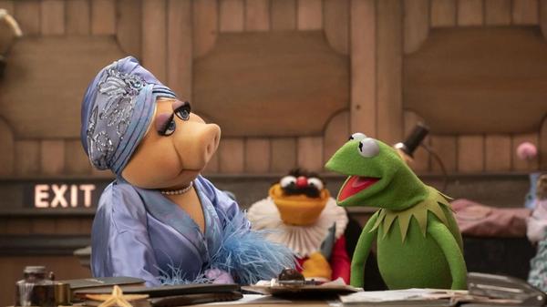 Die legendäre Muppet Show kehrt zurück. Disney+ veröffentlicht am 4. Februar eine Neuauflage der weltbekannten Varieté-Show. Dabei werden altbekannte Figuren wie Kermit und Miss Piggy mit neuen Elementen kombiniert.