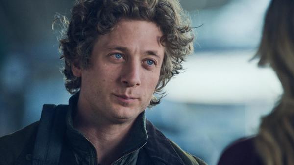 Staffel vier von "The Bear" läuft ab Ende Juni bei Disney+. Darin versucht Koch Michael (Jeremy Allen White) das Lokal seines verstorbenen Bruders wieder auf Vordermann zu bringen. In den ab 26. Juni zum Abruf bereit stehenden neuen Episoden der Dramedy müssen sich Michael und sein Team einer Reihe neuer Herausforderungen stellen.