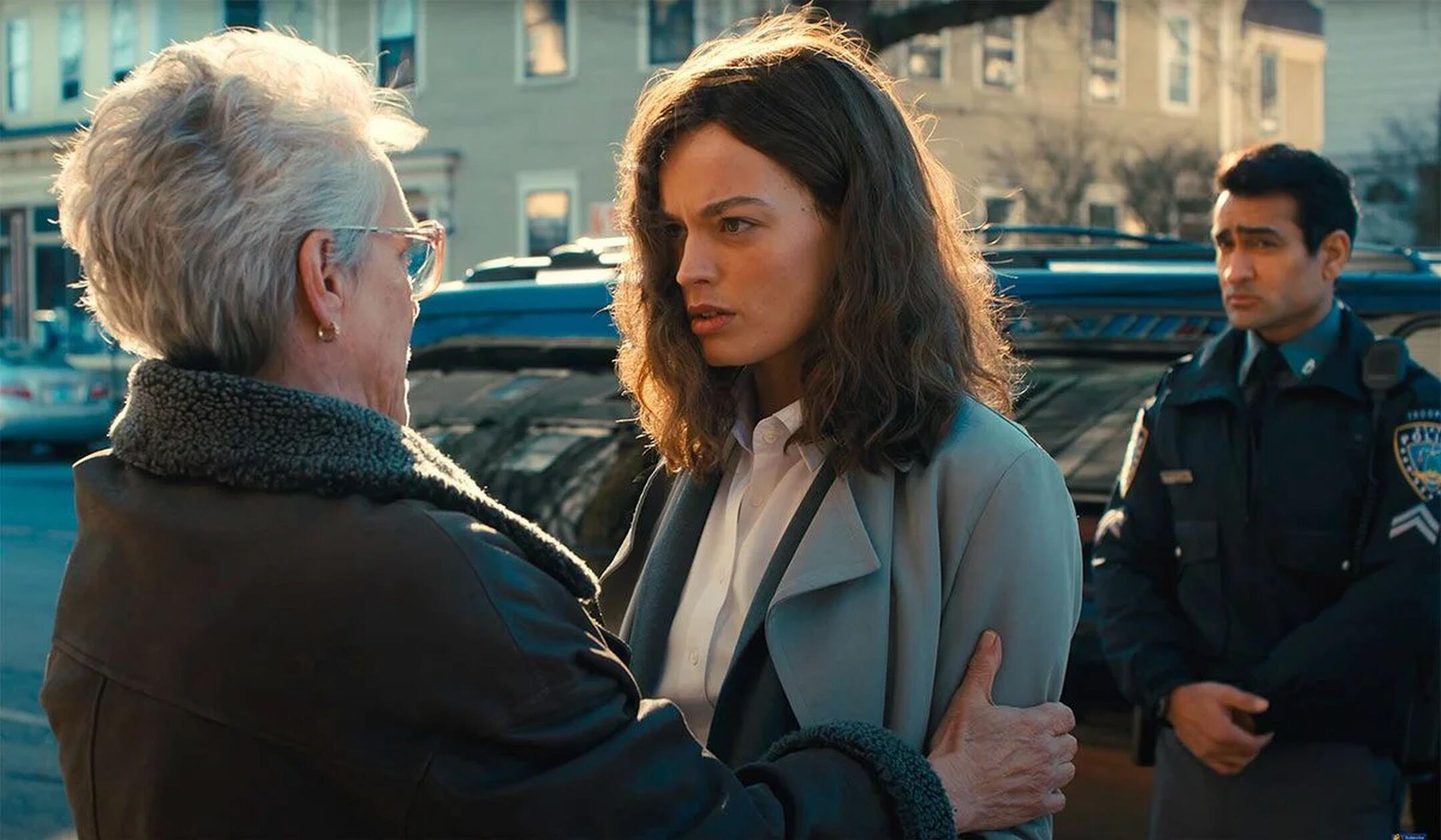 In dem Film "Ella McCay" muss eine Nachwuchspolitikerin (Emma Mackey) den überraschend nach Washington abgewanderten Gouverneur eines Bundesstaates vertreten. Die Tragikomödie mit Jamie Lee Curtis und Woody Harrelson begleitet die junge Frau dabei, wie sie versucht, berufliche wie auch familiäre Herausforderungen zu meistern. Start: 5. Februar.