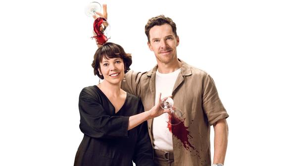 In "Die Rosenschlacht", der Neuauflage des Films "Der Rosenkrieg" von Danny DeVito aus dem Jahr 1989, entbrennt zwischen Olivia Colman und Benedict Cumberbatch alias Ivy und Theo Rose ein erbitterter Scheidungskrieg. Die kürzlich im Kino gelaufene schwarze Komödie erscheint am 3. Dezember bei Disney+.