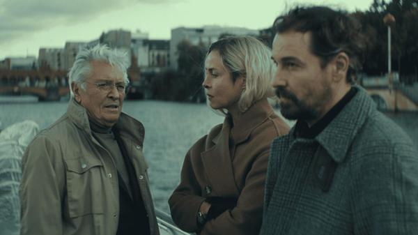 Spannung pur verspricht die neue Netflix-Serie "Unfamiliar". Darin betreiben die beiden ehemaligen BND-Agenten Meret (Susanne Wolff) und Simon (Felix Klare) ein Safe House in Berlin. Als ihre Tarnung auffliegt, müssen sie um ihr Leben fürchten. Los geht die deutsche Thriller-Reihe am 5. Februar.