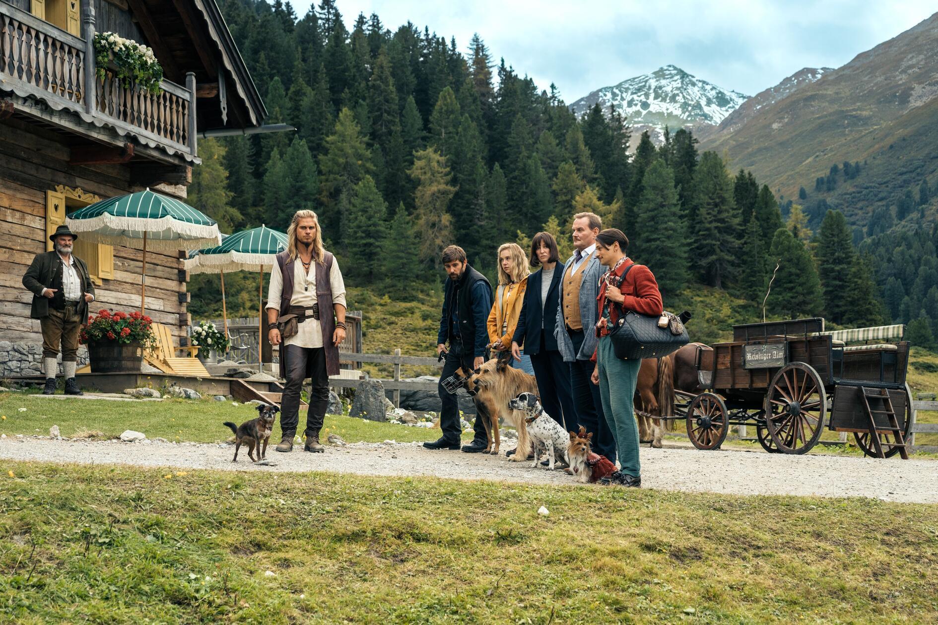 Ex-Cluberer Rurik Gislason spielt in der Netflix-Komödie "Eat Pray Bark" einen etwas eigenwilligen Hundetrainer in den Tiroler Alpen, der fünf Hundehaltern einen Intensivkurs in Sachen Hundetraining gibt. Die Komödie mit Devid Striesow und Alexandra Maria Lara startet am 1. April.