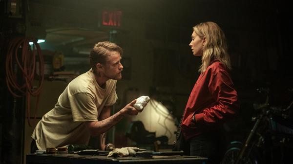 In "Night Always Comes" steht eine junge Frau (Vanessa Kirby") vor dem finanziellen Ruin. Was ihr bleibt, ist eine Nacht, um in der Unterwelt von Portland das Geld aufzutreiben, um ihre Schulden in Höhe von 25.000 begleichen zu können. Der vor und hinter der Kamera prominent besetzte Thriller nach dem Roman von Willy Vlautin läuft ab 15. August bei Netflix.