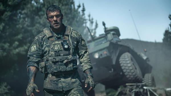 Der Netflix-Actioner "War Machine" spielt in der Zukunft. Die Story ist schnell erzählt: Während sich einige Rekruten auf den Ernstfall vorbereiten, bekommen sie es mit einer außerirdischen Bedrohung zu tun. Streamingstart ist am 6. März.