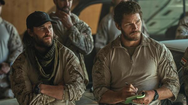 Bevor Staffel zwei von "The Terminal List" bei Amazon an den Start geht, startet am 27. August das Prequel zu der Action-Serie nach den Romanen von Jack Carr. Darin rückt die Figur Ben Edwards (Taylor Kitsch, li.) in den Vordergrund. Zwar kommt in den Folgen von "The Terminal List: Dark Wolf" auch Chris Pratt alias James Reece (re.) vor, doch lediglich in einer Nebenrolle.