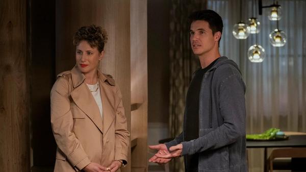 Mit Staffel 4 von "Upload" soll die Comedy-Science-Fiction-Serie zu einem Abschluss gebracht werden. In den am 25. August erscheinenden Episoden versucht Nathan (Robbie Amell) weiter die Wahrheit hinter seiner Ermordung herauszufinden. Daneben ziehen er und Nora (Andy Allo) in den Kampf gegen eine bösartige KI, die droht die Welt auszulöschen.