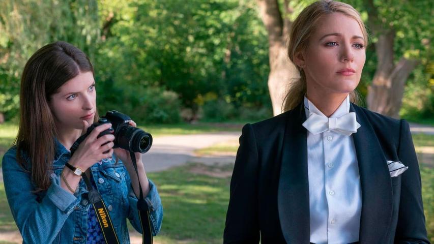 Anna Kendrick und Blake Lively spielen in „Nur noch ein kleiner Gefallen“ die Hauptrollen. Starttermin bei Prime Video ist der 1. Mai. Foto: Twentieth Century Fox - 04/2025 gesp. Anna Kendrick und Blake Lively spielen in „Nur noch ein kleiner Gefallen“ die Hauptrollen. Starttermin bei Prime Video ist der 1. Mai. Foto: Twentieth Century Fox - 04/2025 gesp.