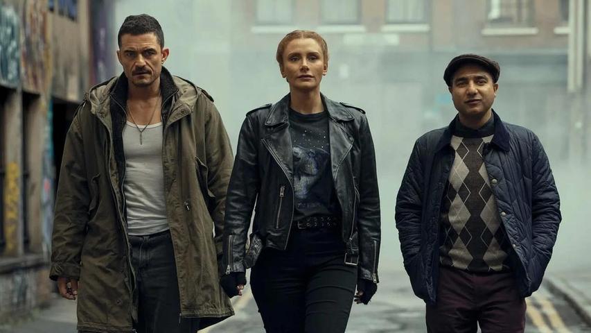 Werden in „Deep Cover“ (ab 12. Juni bei Prime Video) von einem Undercover-Cop rekrutiert: Marlon (Orlando Bloom), Kat (Bryce Dallas Howard) und Hugh (Nick Mohammed). Foto: Peter Mountain / COPERTURA PRODUCTIONS LTD. Werden in „Deep Cover“ (ab 12. Juni bei Prime Video) von einem Undercover-Cop rekrutiert: Marlon (Orlando Bloom), Kat (Bryce Dallas Howard) und Hugh (Nick Mohammed). Foto: Peter Mountain / COPERTURA PRODUCTIONS LTD.