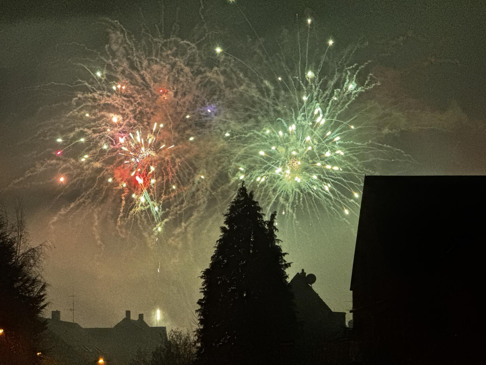 Im Stadtteil Ziegelstein war das Spektakel besonders gut zu sehen.