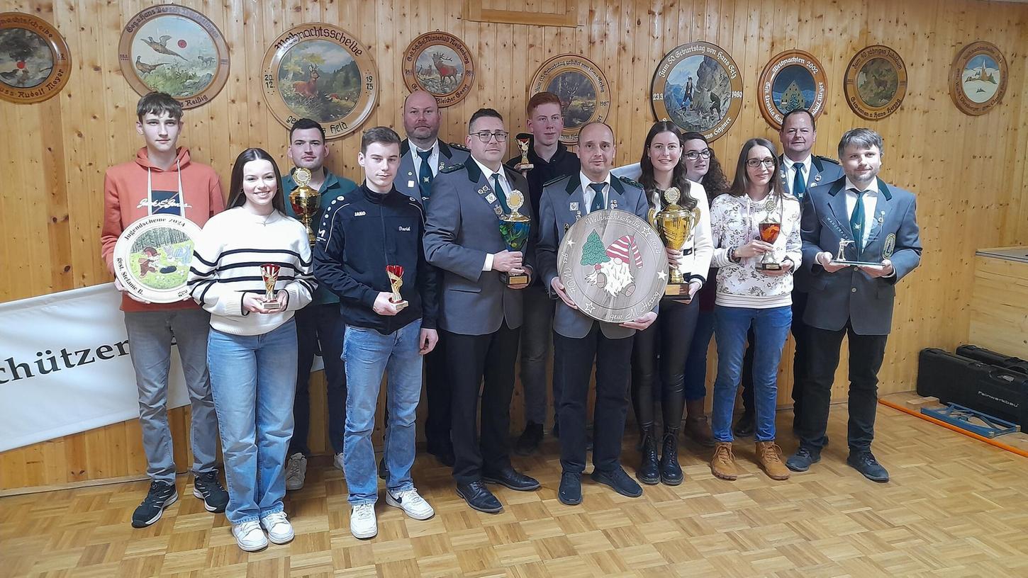 Die Preisträger des Weihnachtsschießens bei der S. G. Germania Wettelsheim. Die Preisträger des Weihnachtsschießens bei der S. G. Germania Wettelsheim.
