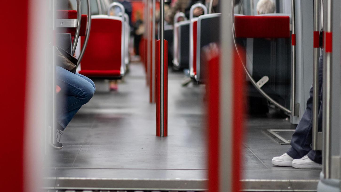 Der Mann wurde auf der U-Bahnlinie 1 kontrolliert (Symbolbild). Der Mann wurde auf der U-Bahnlinie 1 kontrolliert (Symbolbild).