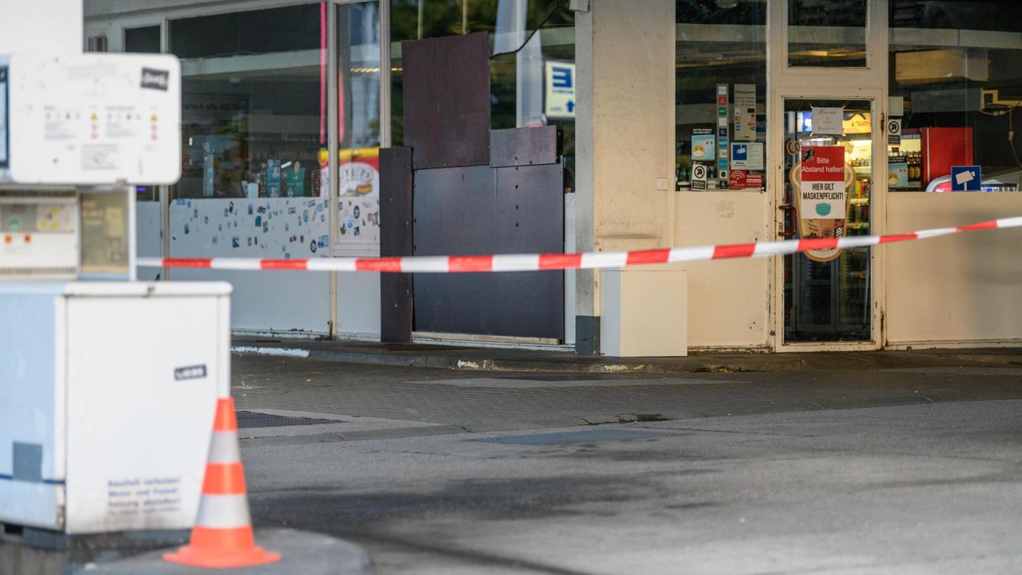 Eine Tankstelle wurde geräumt. (Symbolbild) Eine Tankstelle wurde geräumt. (Symbolbild)