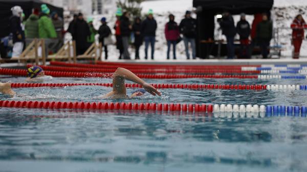Viele der teilnehmenden Schwimmer kamen aus der Region, laut der Organisatorin Birgit Becher sind einige aber auch weitere Strecken angereist - zum Beispiel aus den Niederlanden, Belgien oder Tschechien.