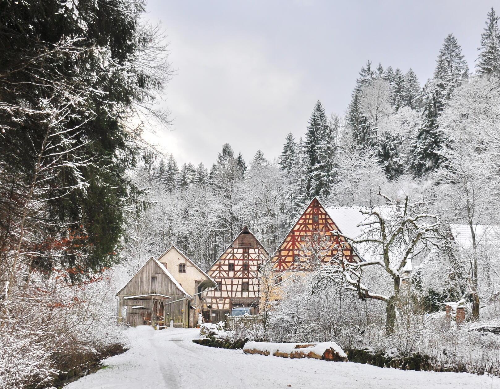 Die Grießmühle präsentiert sich im Winterkleid.