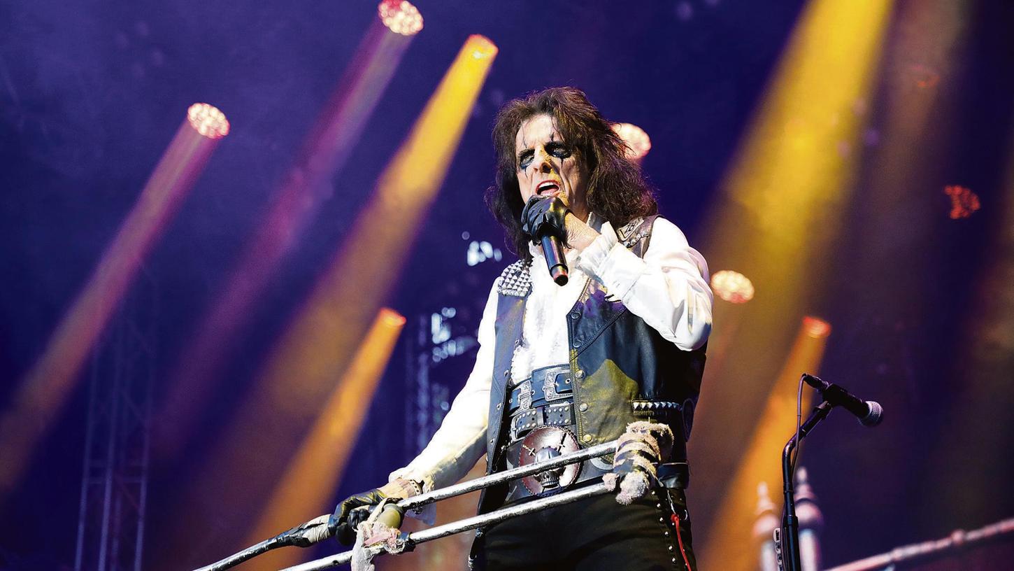 Schockrocker Alice Cooper tritt in diesem Jahr in der Region auf. Genauso wie Cro, Helge Schneider, Andy Borg und eine Menge anderer prominenter Künstlerinnen und Künstler. Schockrocker Alice Cooper tritt in diesem Jahr in der Region auf. Genauso wie Cro, Helge Schneider, Andy Borg und eine Menge anderer prominenter Künstlerinnen und Künstler.