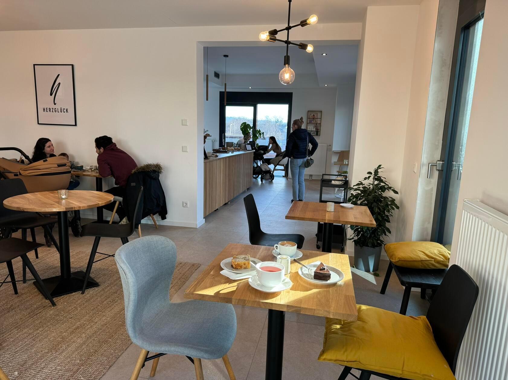 Besonders schön: Wenn die Sonnenstrahlen durch die großen Fenster fallen.