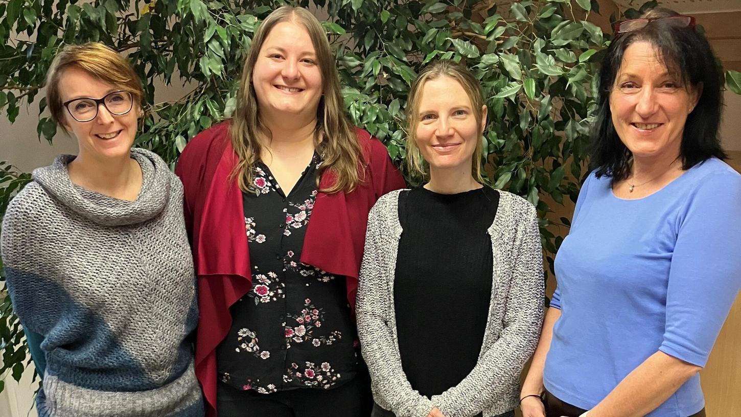 Das Team der Suchtberatung Neumarkt mit Kathrin Haag, Lena Schmalzl, Nadine Braun und Bianca Sörgel (v. li.) propagiert den "Dry January" mit bewusstem Alkoholverzicht. Das Team der Suchtberatung Neumarkt mit Kathrin Haag, Lena Schmalzl, Nadine Braun und Bianca Sörgel (v. li.) propagiert den "Dry January" mit bewusstem Alkoholverzicht.