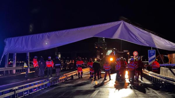 Am Donnerstagabend hat ein schwerer Sturm in Bayern für erhebliche Verkehrsprobleme auf der Autobahn A3 gesorgt.