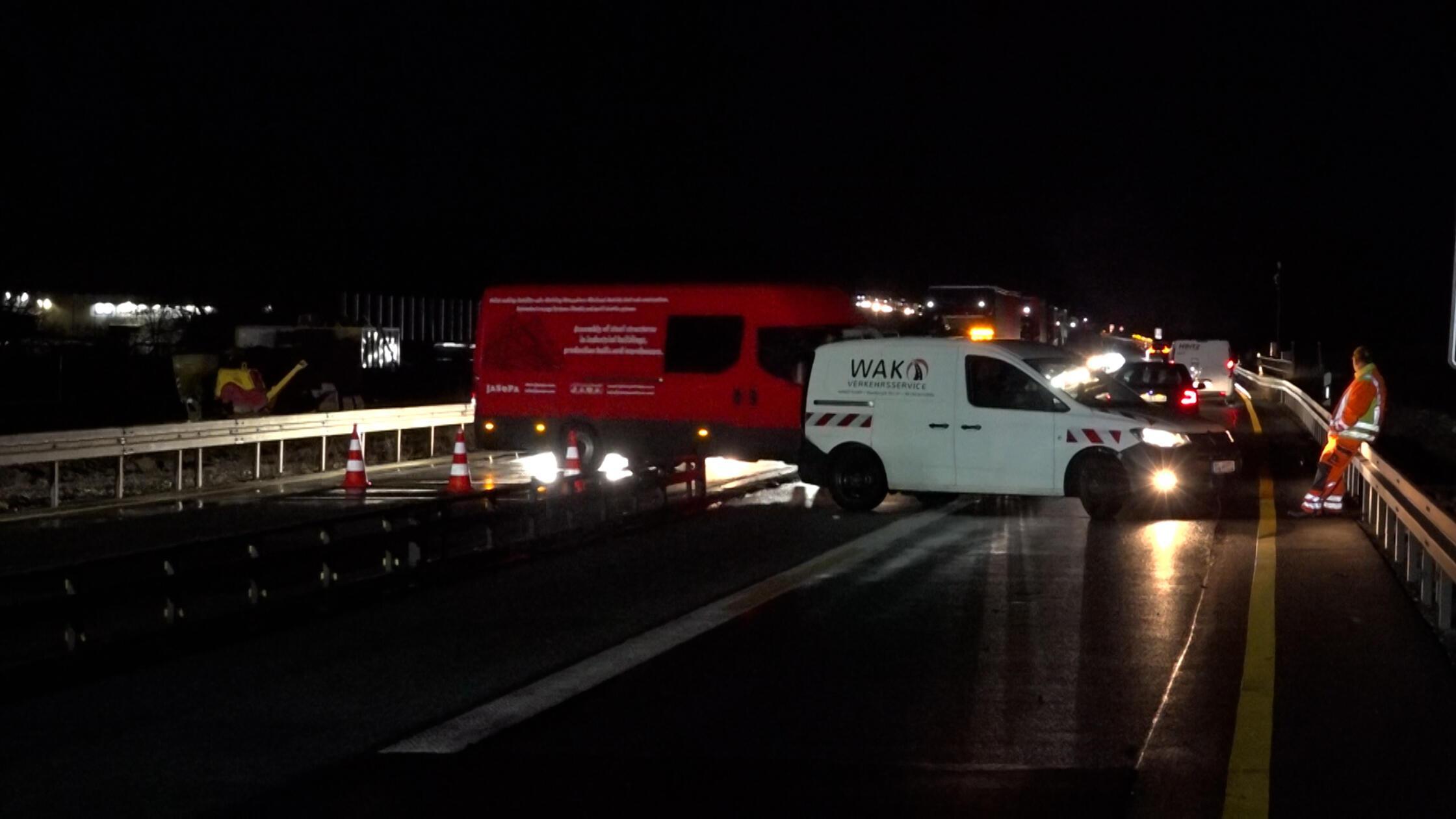 Grund für den ungewöhnlichen Einsatz war der Sturm, der Franken und die Region bereits den ganzen Donnerstag in Atem hielt.