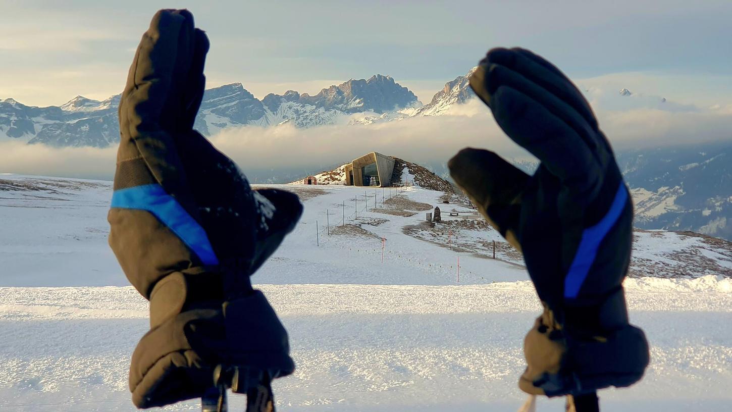 Das Messner Mountain Museum Corones spitzt dezent aus dem Kronplatz heraus, der Pistenrummel ist weit weg. Dahinter verbirgt sich eine spektakuläre Schau über die Geschichte des Bergsteigens, gespickt mit Kunst aus den Bergen. Das Messner Mountain Museum Corones spitzt dezent aus dem Kronplatz heraus, der Pistenrummel ist weit weg. Dahinter verbirgt sich eine spektakuläre Schau über die Geschichte des Bergsteigens, gespickt mit Kunst aus den Bergen.