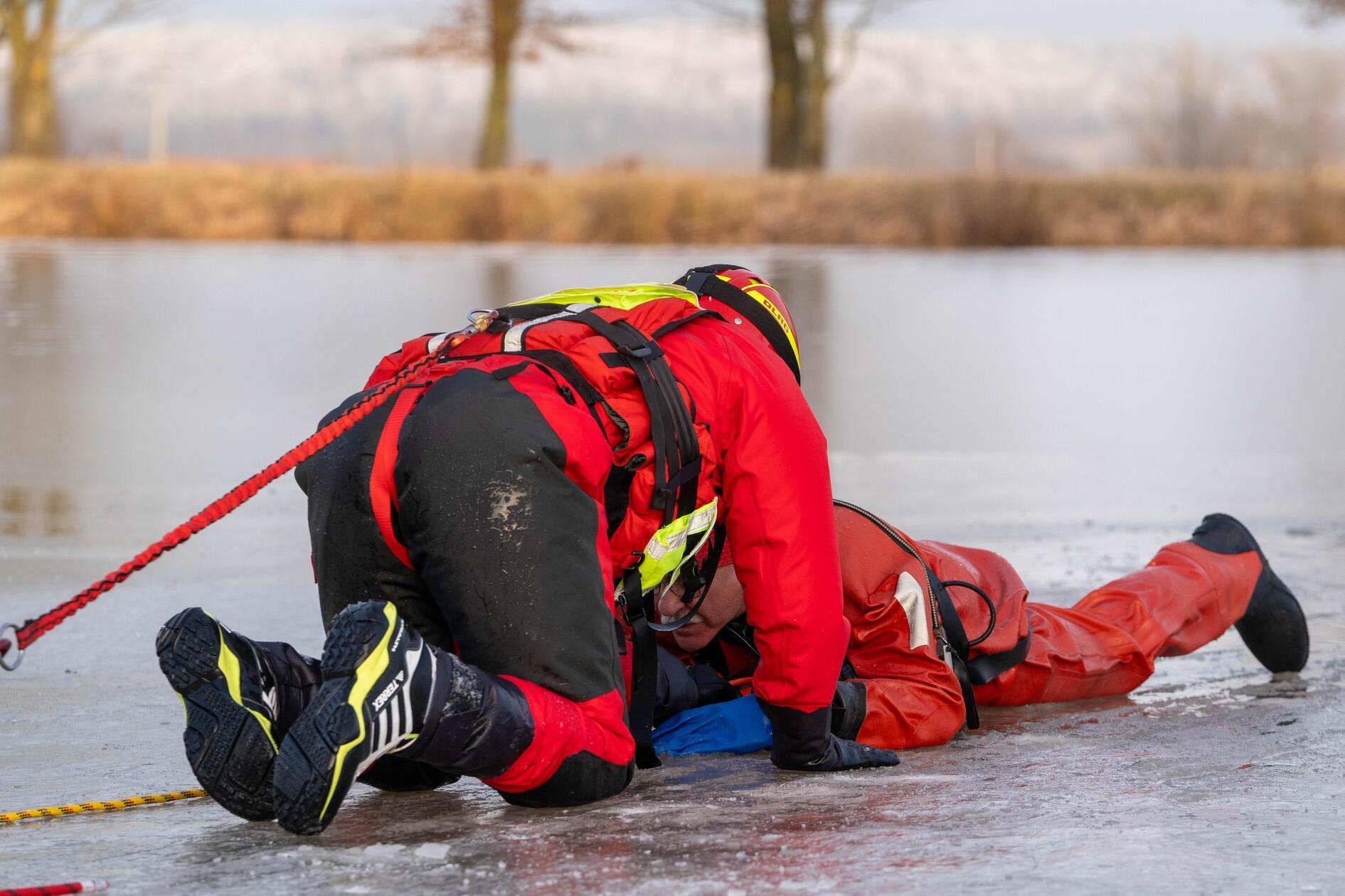 2024-01-15_Vifogra_ID8432_Eisrettung_Herrieden-Bir