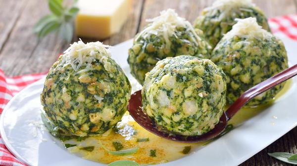 Hausgemachte Südtiroler Spinatknödel Deftige hausg