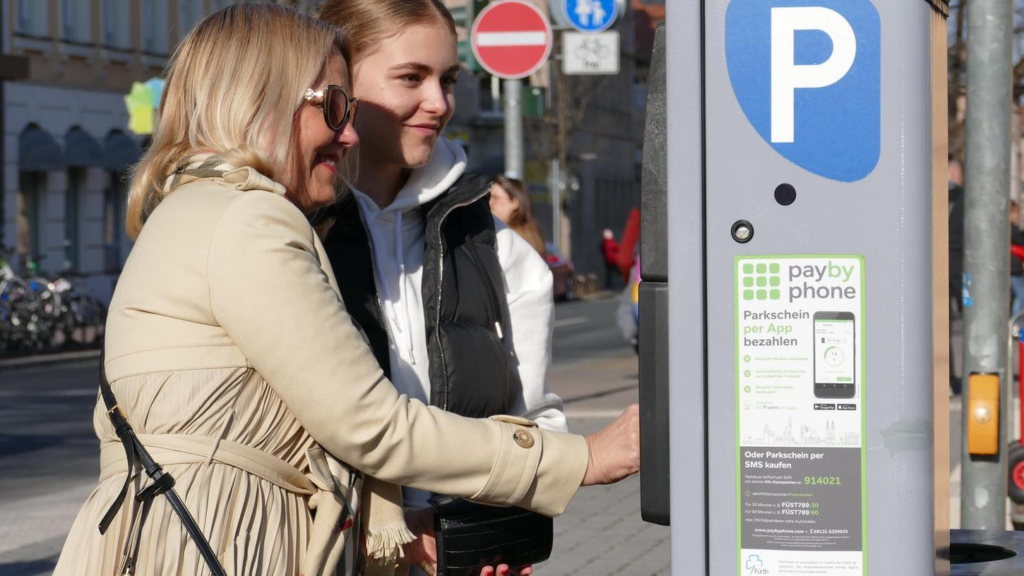 Als wäre Parken nicht schon teuer genug. Jetzt muss man auch noch aufpassen, dass man dabei nicht Betrügern auf den Leim geht. Als wäre Parken nicht schon teuer genug. Jetzt muss man auch noch aufpassen, dass man dabei nicht Betrügern auf den Leim geht.