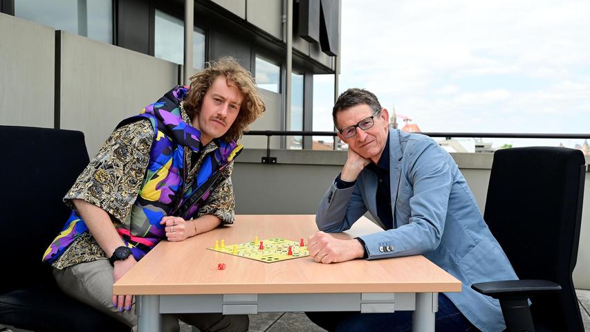 Mensch ärgere dich nicht: Audio-Redakteur Lukas G. Schlapp (links) und NN-Chefredakteur Michael Husarek diskutieren zu relevanten Aufreger-Themen. Mensch ärgere dich nicht: Audio-Redakteur Lukas G. Schlapp (links) und NN-Chefredakteur Michael Husarek diskutieren zu relevanten Aufreger-Themen.