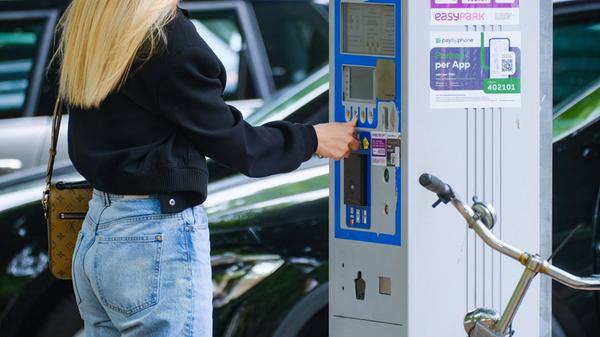Düsseldorf 05.06.2024 Parkscheine Parkautomat Park