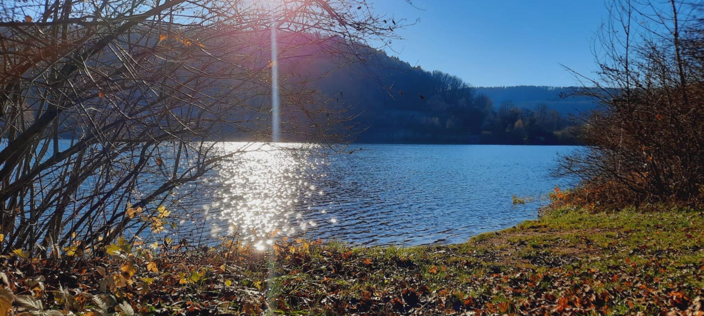 Ein sonniger Tag am Happurger Stausee.