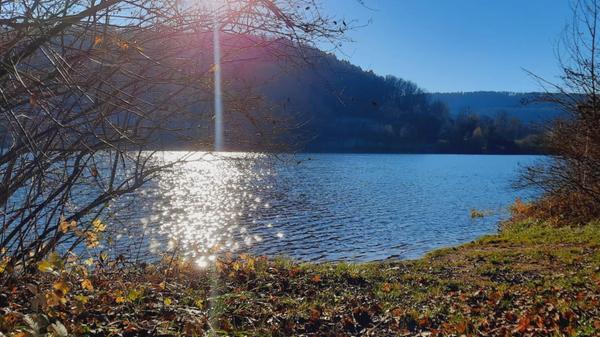 Ein sonniger Tag am Happurger Stausee.