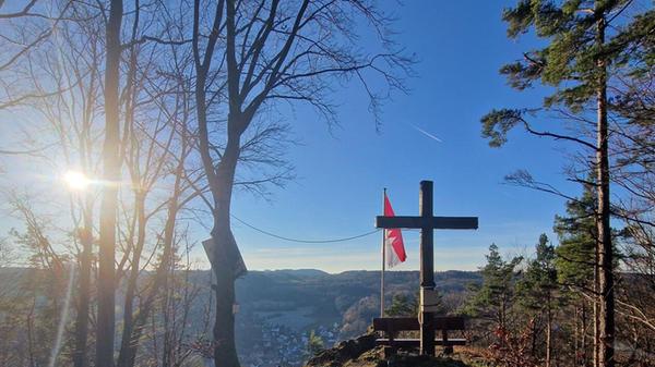 Auf dem Wachtfelsen oberhalb von Kirchensittenbach in der Nachmittagssonne.