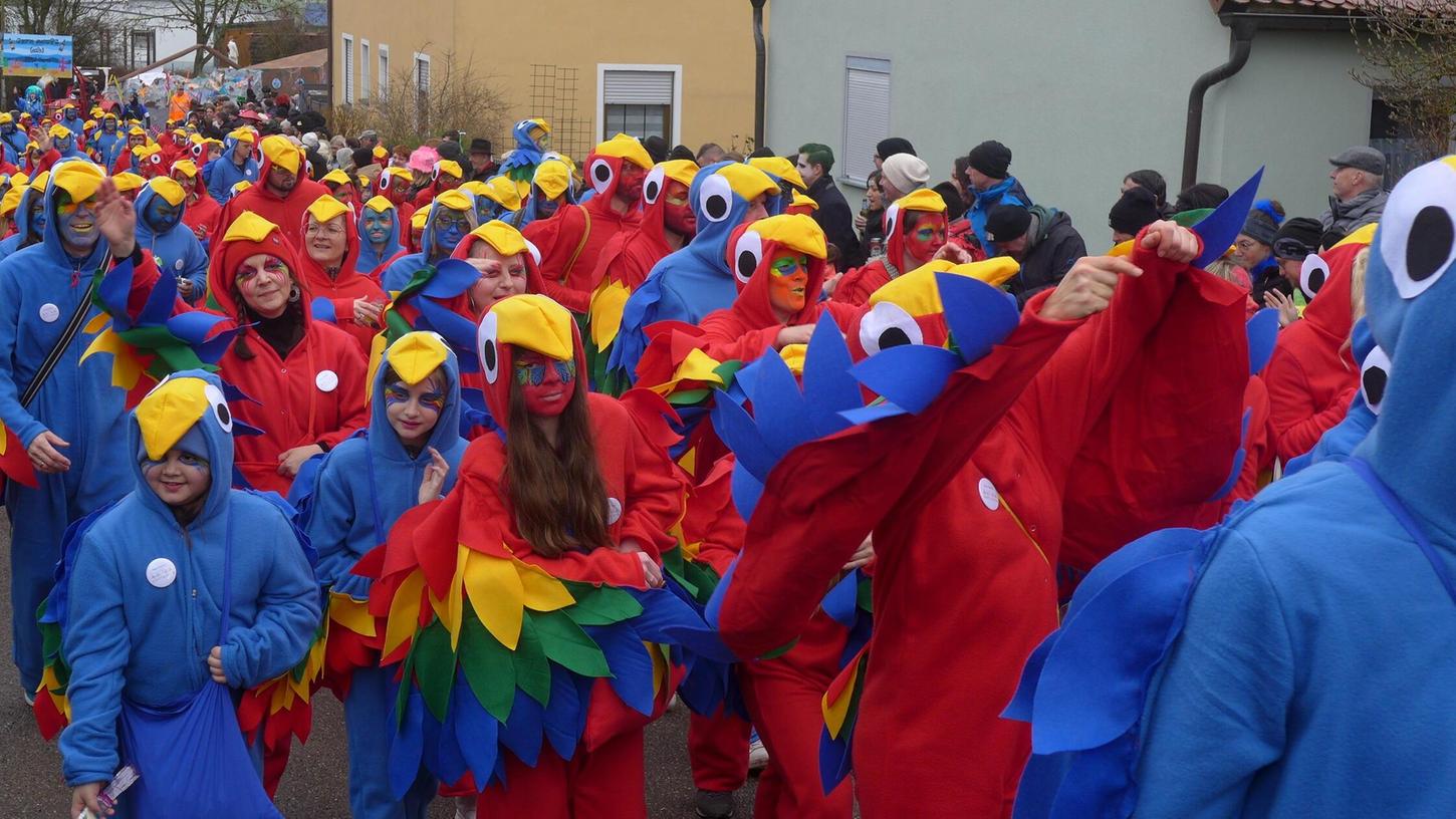 Ein Bild vom Faschingszug in Ornbau im Jahr 2024. Die Kindertagesstätte Arberg war stark und sehr bunt vertreten. Ein Bild vom Faschingszug in Ornbau im Jahr 2024. Die Kindertagesstätte Arberg war stark und sehr bunt vertreten.