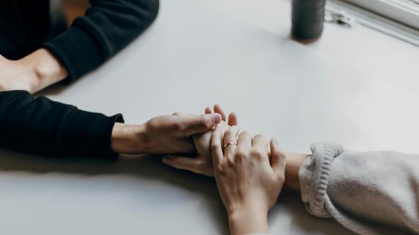 Im Sausalitos treffen sich am Freitag, 17. Januar, die Nürnberger Singles. Von 19 Uhr bis 23.30 Uhr können sich die Teilnehmenden untereinander kennenlernen und dabei Getränke der Bar in der Färberstraße 10, in Nürnberg schlürfen. Tickets für die Veranstaltung gibt es ab rund 23 Euro.