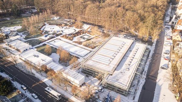 Die 228 Module der PV-Anlage sind bereits auf dem