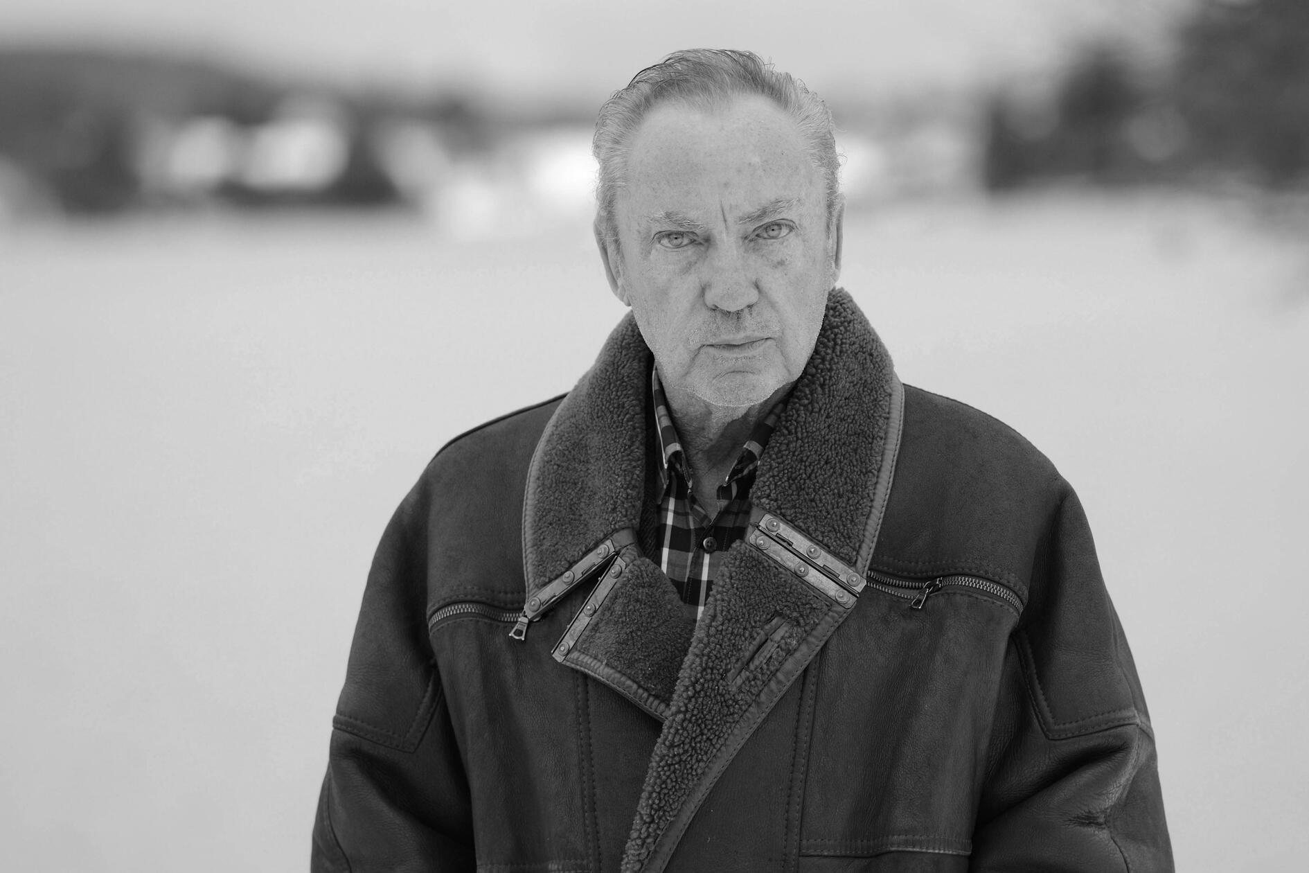 Am 23. November ist der gebürtige Kölner, der den Sprung nach Hollywood schaffte, mit 81 Jahren verstorben. Den Durchbruch schaffte Udo Kier als Schauspieler hatte er 1970 in dem Horrorfilm "Hexen bis aufs Blut gequält" des englischen Regisseurs Michael Armstrong. Er arbeitete mit Hollywood-Größen wie Werner Fassbinder, Lars von Trier, Andy Warhol oder Madonna.