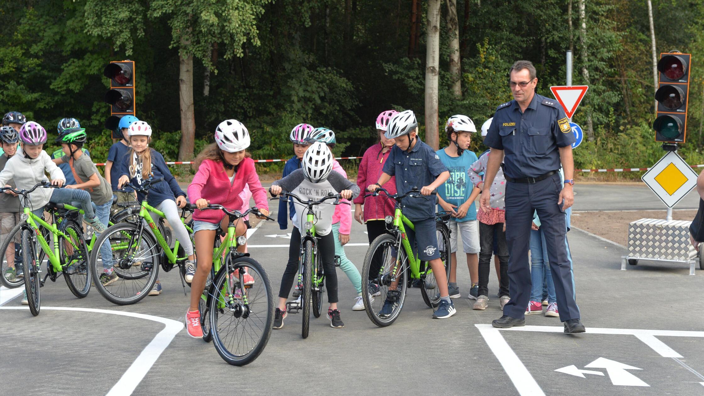 fahrradständer kaufen berlin DRAGONWORKS RAID Boden - Freistehender Fahrradhalter für MTB, E-Bike, Rennrad, Gravel & Citybike - Stabiler Hinterradständer bis 35 kg Category:E Bike Trekking_Ursus Mooi  einstellbar Optionen zur Nachverfolgung und Farbe:glacier´n´black