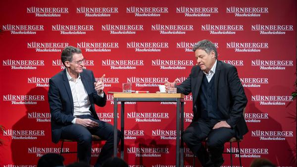 Wirtschaftsminister Robert Habeck im Dialog mit de