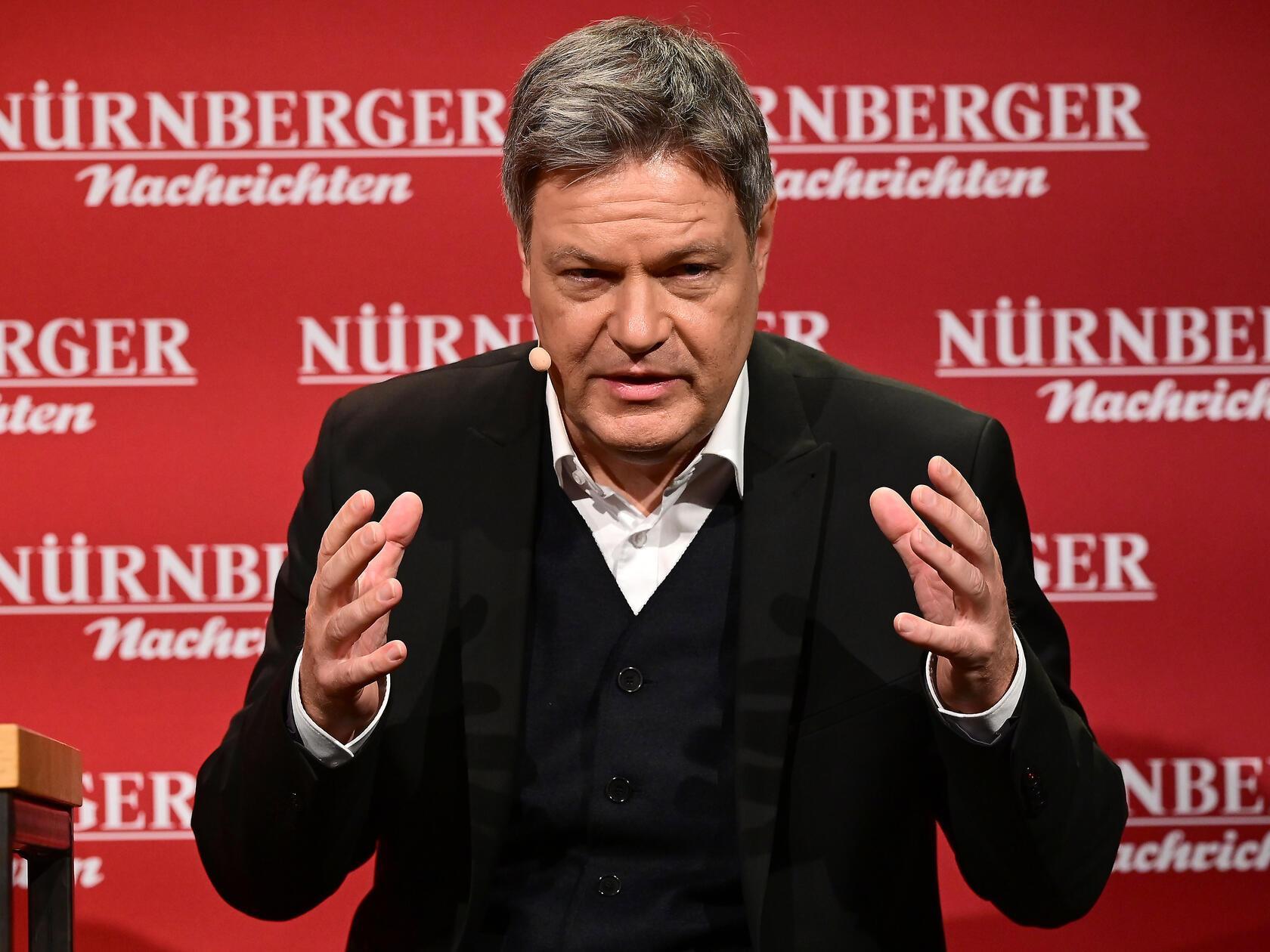 Debatte zu Rente, Mobilität und Heizungsgesetz: Kanzlerkandidat Robert Habeck in Nürnberg