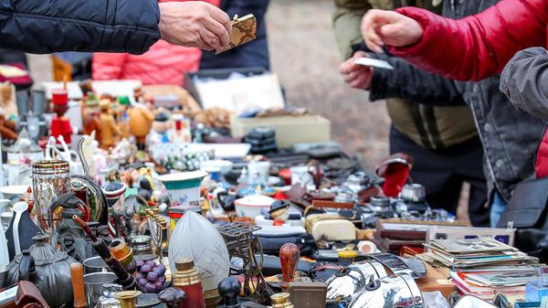 08.12.2024, Dortmund, Symbolbild Trödelmarkt Nordr