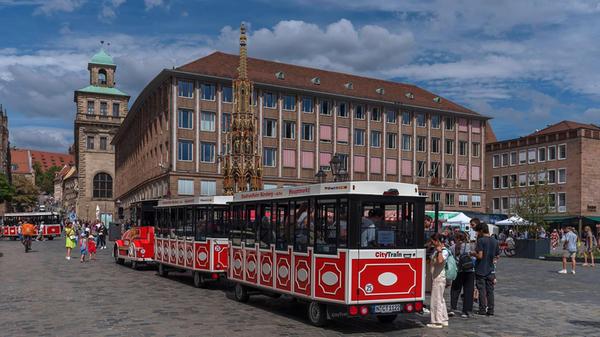 Touristenzug der City Train am Hauptmarkt, Altes-
