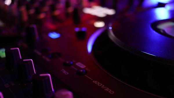 Im Gate steigt am Samstag, 25. Januar, die große 80er- und 90er-Party. Ab 21 Uhr bespielen DJ Mischa und DJ Mad die Hallen des Clubs am Flughafen mit Partymusik und House. Tickets für die Veranstaltung gibt es für 12 Euro.