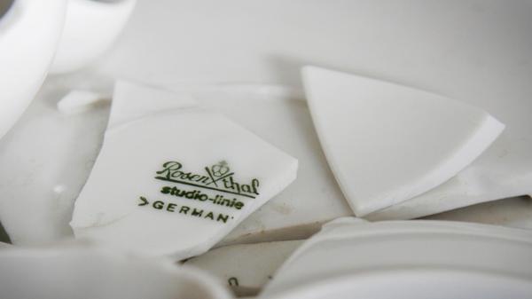 ARCHIV - 12.08.2009, Bayern, Selb: Das Rosenthal-L