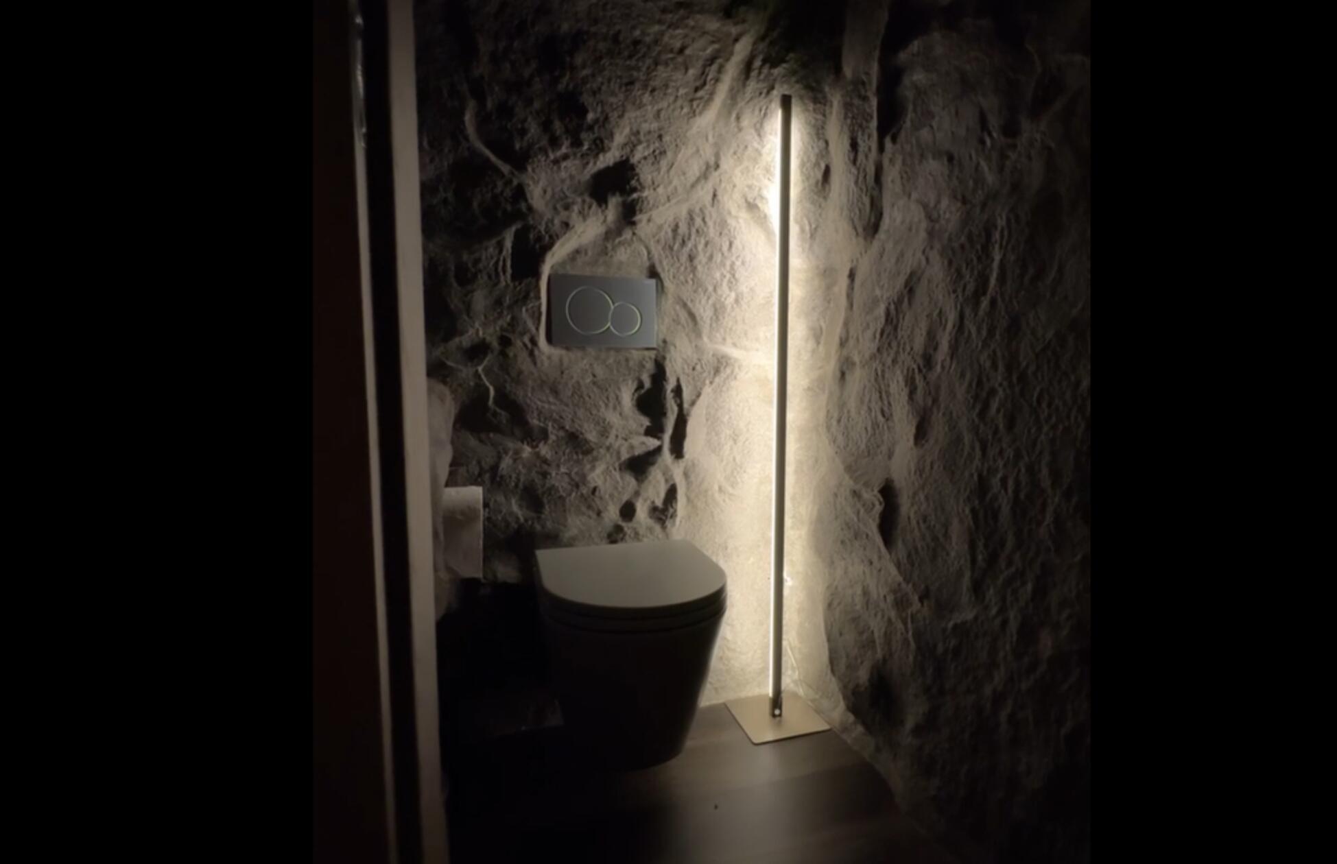 Und ein besonderes (merkwürdiges) Highlight: Die Klos im Balū sind mit Moos oder Wänden in Steinoptik einen Besuch wert – auch wenn man gar nicht muss.