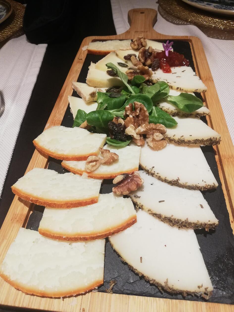 Aber auch Vegetarier kommen dank verschiedenem Schinken, vor allem aus Schafs- und Ziegenmilch, auf ihre Kosten.