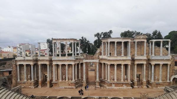 Eine Reise durch Extremadura lohnt sich schon allein aufgrund der historischen Highlights. Zum Beispiel dem Theater von Mérida.
