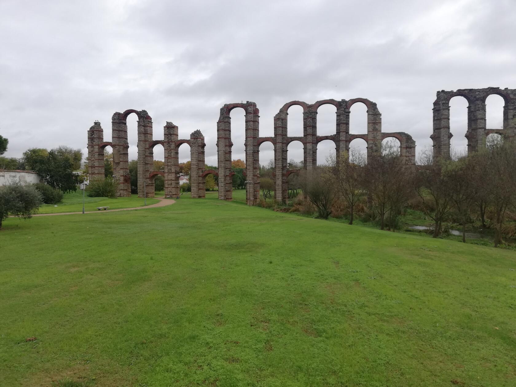Ein Aquädukt brachte zu Römerzeiten Wasser in die damals wichtige Stadt.