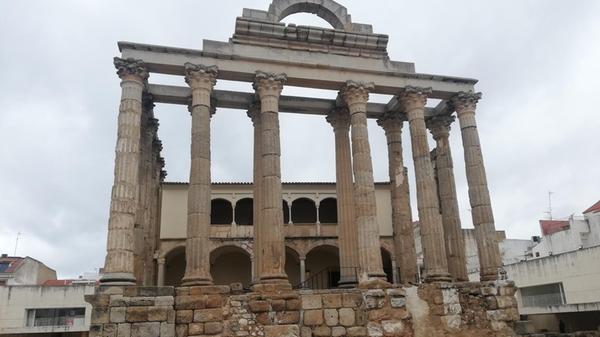 Egal, wo Menschen in Mérida buddeln: Sie finden römische Überreste. Hier ein ehemaliger Tempel.