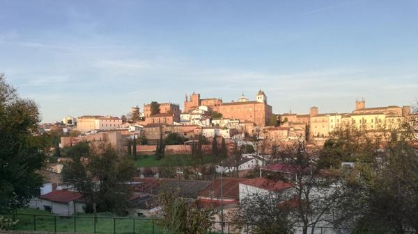 Cáceres wiederum lädt ein in eine Reise ins spanische Mittelalter.